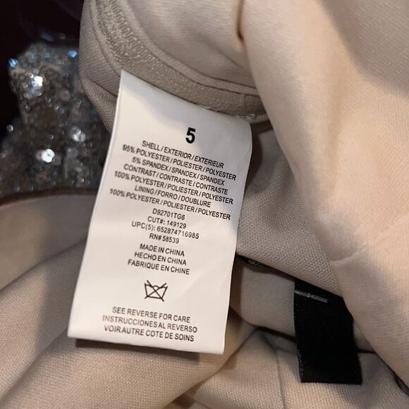 JUNIOR PARTY DRESS. Gold and silver sequins. Size 5 by SPEECHLESS - Picture 7 of 9